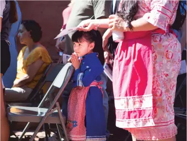  ?? PHOTOS BY OLIVIA HARLOW/THE NEW MEXICAN ?? Mateya Magdalena, 4, of Jemez Pueblo, folds her hands in prayer Sunday during La Fiesta de Nuestra Señora de los Ángeles.