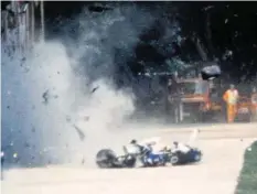  ?? GETTY ?? Defekte Lenkstange? Sennas Williams kracht in die Mauer.