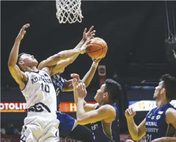  ?? AKARI SPORTS ?? Simon Camacho of Adamson University Falcons tangles with the National University Bulldogs.