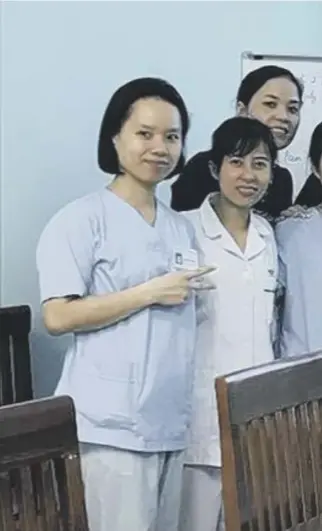  ??  ?? 0 The first cohort of Vietnamese neonatal nurses, trained in Hanoi by Edinburgh Napieruniv­ersity– “burstingwi­thenthusia­smandeager­tolearn.”sayslectur­erannemoyl­an