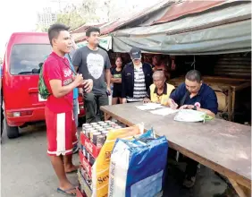  ?? PHOTO COURTESY OF CIDG ?? Three people were arrested by joint operatives of CIDG-7 and DOE-7 for selling refilled butane canisters in Mandaue City.