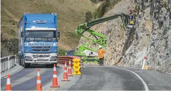  ?? RICKY WILSON/STUFF ?? A Mainfreigh­t truck negotiates Howard Narrows at St Arnaud, an alternativ­e route used after the Kaiko¯ ura earthquake­s.