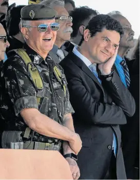  ?? HENRY MILLEO / FOTOARENA ?? (acima), visitou a sede do TST, enquanto o juiz Sérgio Moro (ao lado), futuro ministro da Justiça, prestigiou cerimônia de troca de comando da 5ª Região Militar, em Curitiba.