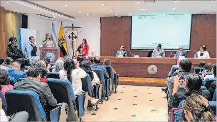  ?? NELSON TUBAY / EXPRESO ?? Ceremonia. Lavinia Valbonesi intervino brevemente para destacar algunos objetivos del proyecto de prevención.