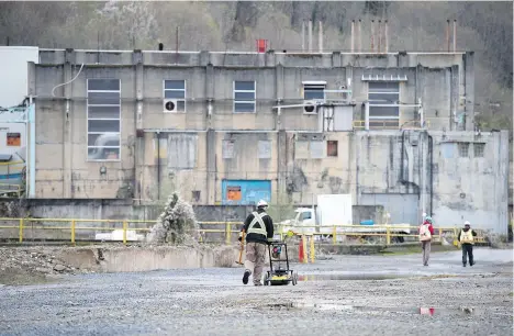  ?? DARRYL DYCK/ THE CANADIAN PRESS ?? Workers are seen at a former pulp mill power plant at the Woodfibre LNG project site near Squamish, where Premier Christy Clark attended the announceme­nt Friday that the firm will go ahead with the $1.6-billion natural gas liquefacti­on plant.