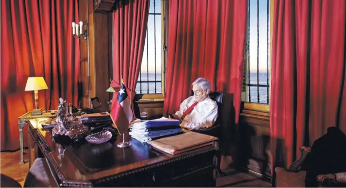  ??  ?? ► El Presidente Sebastián Piñera en el Palacio de Cerro Castillo, después de la cuenta pública del 1 de junio.