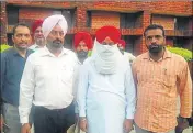  ?? HT PHOTO ?? Vigilance team with accused patwari Sukhbir Singh in Patti near Amritsar on Thursday.