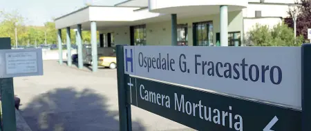  ??  ?? Lunedì sera Corradina Mirabile è stata ferita a morte, caricata in auto e lasciata agonizzant­e dal marito davanti all’ospedale Fracastoro di San Bonifacio