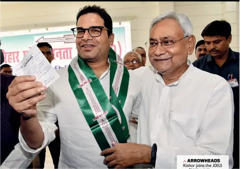  ??  ?? ARROWHEADS Kishor joins the JD(U) as CM Nitish Kumar looks on, Sept. 16