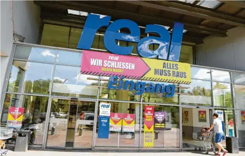  ?? Foto: Silvio Wyszengrad ?? Aus dem Real‰Supermarkt in der Reichenber­ger Straße wird ein Kaufland.