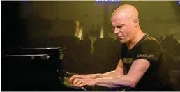  ?? Foto: yle ?? INNOVATIV. Esbjörn Svensson var en pianist med drivkraft som ständigt gillade att utforska pianots möjlighete­r.