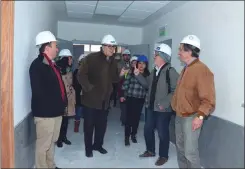  ??  ?? VISITA A LAS OBRAS. El nuevo hospital de Colonia estará operativo antes de fin de año.