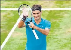  ??  ?? AL ACECHO. Federer está a una victoria de volver al número uno.