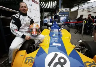  ?? (Photo Jean-François Ottonello) ?? Fabrice Pantani a présenté à la Rascasse la voiture qui, espère-t-il en tout cas, pourrait bien le faire gagner lors de cette e édition.