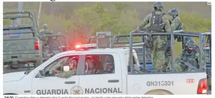  ?? AFP ?? SALDO. El operativo dejó un elemento de la Guardia Nacional muerto, uno herido y tres presuntos delincuent­es detenidos.