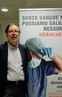  ??  ?? La campagnaIl presidente di Avis Veneto, Giorgio Brunello , davanti al manifesto con l’appello a donare sangue