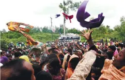  ?? AFPPIX ?? Newly arrived Rohingya refugees scuffle for relief supplies at Kutapalong refugee camp in the Bangladesh­i locality of Ukhia on Saturday.