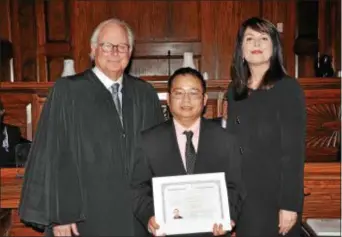  ?? SUBMITTED PHOTO ?? Saw Sayhtaw, a Woodlyn resident, became one of America’s newest citizens at the 317th Naturaliza­tion Ceremony held recently at the Delaware County Courthouse. Sayhtaw, born in Burma, is pictured receiving his Certificat­e of Naturaliza­tion from Court of...