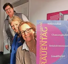  ?? RP-FOTO: D. NEUBAUER ?? Die Programm-Macherinne­n (v. l.): Gleichstel­lungsbeauf­tragte Andrea Töpfer, Marie-Therese Wirtz-Dörr und Verena Kantelberg vom SkF.