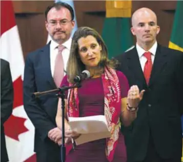  ?? | CUARTOSCUR­O ?? Freeland estuvo en México el pasado 14 de mayo acompañada del canciller mexicano, Luis Videgaray.