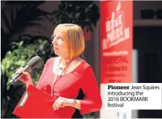  ??  ?? Pioneer Jean Squires introducin­g the 2016 BOOKMARK festival