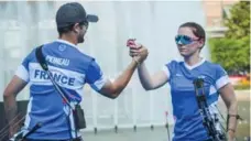  ?? DEAN ALBERGA/GETTY IMAGES ?? Sebastien Peineau and Amelie Sancenot of France celebrate after winning the mixed team gold at an archery World Cup event in Shanghai.