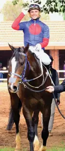  ?? Picture: JC Photograph­ics ?? NO WHIP. Lyle Hewitson returns to winner’s enclosure aboard Warrior’s Rest without his whip which was lying at the 200m mark.