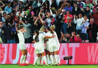  ?? EP ?? Las jugadoras inglesas celebran el gol de Bronze