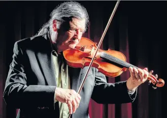  ?? CONTRIBUTE­D ?? Keven Burke, a master of the Irish fiddle, is one of this year’s Best of Boxwood featured performers.