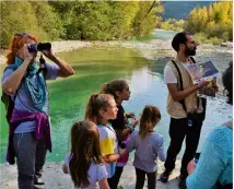  ??  ?? Les participan­ts ont longé la rive droite de l’Estéron et ils ont aperçu la sittelle torchepot et la bergeronne­tte des ruisseaux.