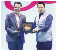  ?? ?? Abhijeet Sinha, program director, Ease of Doing Business, awarded by Vishal Nijhawan, MD, IWP Academy