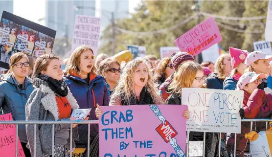  ?? KAMIL KRZACZYNSK­I/AFP ?? La movilizaci­ón de mujeres, por alentar a más féminas a ir a las urnas.