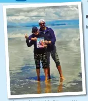  ??  ?? «Siamo Davide e Patricia di Firenze. Abbiamo portato Sorrisi fino al Salar de Uyuni in Bolivia. Potreste pubblicare la nostra foto?». Ecco fatto!