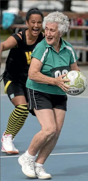  ?? PHOTO: IAIN MCGREGOR/STUFF ?? 81-year-old Dot Collie on the attack for her Waiuku netball team yesterday.