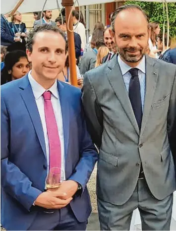  ?? Foto: Hell ?? Lucas Hell (links) zusammen mit dem französisc­hen Premiermin­ister Edouard Philippe beim Empfang der German French Young Leaders Conference 2018.