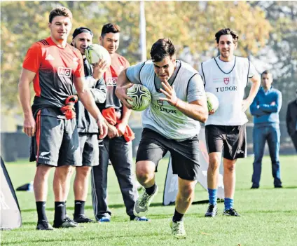  ??  ?? Help from the best: Beauden Barrett (left) offers his expert advice at the Lensbury; and (below) Charlie Morgan (right) with TJ Perenara