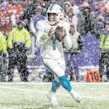  ?? DAVID SANTIAGO dsantiago@miamiheral­d.com ?? Orchard Park, N.Y., can be a cold place to play late in the season. Tua Tagovailoa experience­d that Dec. 17, 2022, when the Dolphins lost 32-29 to the Bills. He might have to visit there late this season, too.