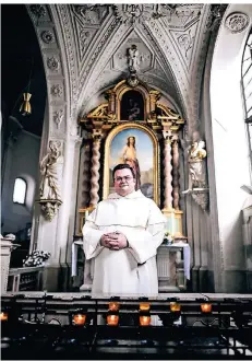  ?? RP-FOTO: ANDREAS BRETZ ?? Pater Elias feiert jeden Tag Gottesdien­st in der Andreaskir­che, deren Rektor er ist. Gleich gegenüber lebt er im Kloster der Dominikane­r.