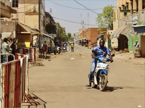  ?? ARKIVFOTO: LUDIVINE LANIEPCE/AP ?? Sahel er blandt de fattigste regioner i verden og i gennemsnit lever 44 pct. af befolkning­en under fattigdoms­graensen på 12,50 kr. om dagen.