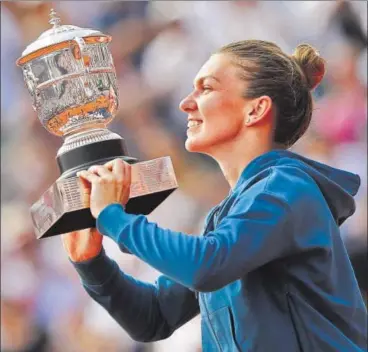  ?? REUTERS ?? Simona Halep fought back brilliantl­y versus Sloane Stephens to nail her maiden Major title on Saturday. She had squandered a lead against Jelena Ostapenko in the 2017 French Open final and Caroline Wozniacki in this year’s Australian Open title clash.