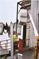  ?? Staff photo by Danielle Dupree ?? ■ Workers remove part of the modern facade of the former Texarkana National Bank on Tuesday in downtown Texarkana, Texas.