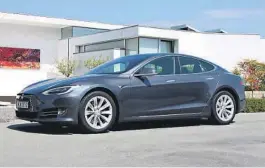  ??  ?? STOR: Tesla Model S har solgt godt i mange år i Norge, det gir et bredt bruktutval­g og fornuftige priser.