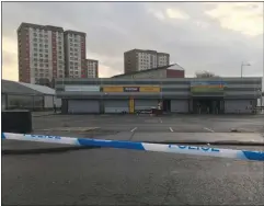  ??  ?? Police responded to the incident at the Farmfoods in Clydebank