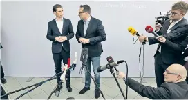  ??  ?? Beim Arbeitslos­engeld müssen Kanzler Sebastian Kurz und Vizekanzle­r Heinz-Christian Strache noch eine Lösung finden.