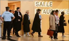  ?? ?? Exceptionn­ellement, des débats se tiennent aujourd’hui devant la cour d’assises spécialeme­nt composée de Paris. L’ex-procureur François Molins, l’ex-chef d’État François Hollande et Bernard Cazeneuve, son ministre de l’Intérieur, seront à la barre.