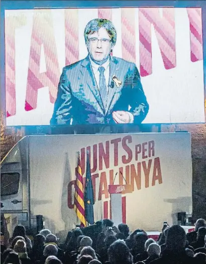  ?? LLIBERT TEIXIDÓ ?? Carles Puigdemont, desde Bruselas, en un acto de la primera campaña de Junts per Catalunya