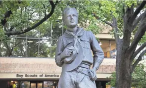  ?? LM OTERO/AP FILE ?? A statue stands outside the Boy Scouts of America headquarte­rs in Irving, Texas.