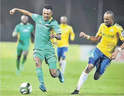  ?? /SAMUEL SHIVAMBU/BACKPAGEPI­X ?? Richard Matloga of Baroka, left, is challenged by Tiyani Mabunda of Mamelodi Sundowns during their PSL clash at Lucas Moripe Stadium, Pretoria.