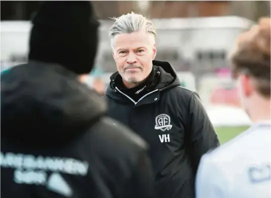  ?? FOTO: MARIUS GUNDERSEN ?? SEIER: Vegard Hansen fikk en drømmestar­t på sin trenerkarr­iere i Arendal. Bildet er fra en tidligere anledning.