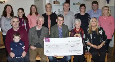  ??  ?? Pictured in Butler’s of Broadway, at the presentati­on of a cheque for €7,225 to County Wexford Community Workshop (CWCW) were, back row: Edel McDonald, Eva Timmons, Stacey Doyle, Amanda Newport, John Culleton, Catherine Cullen, Stephen McDonald and Jean Cullen. Front: Pat Cullen, Paudi Cullen, Tom McDonald, Trevor Jacob (CWCW), Madge McDonald and Winnie Goucher (CWCW).